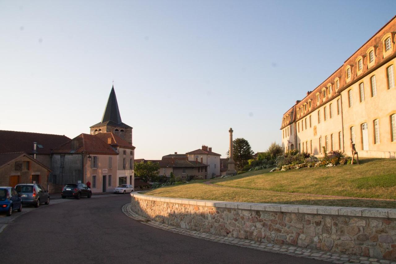 Gites Le Lancelot Ambierle Dış mekan fotoğraf